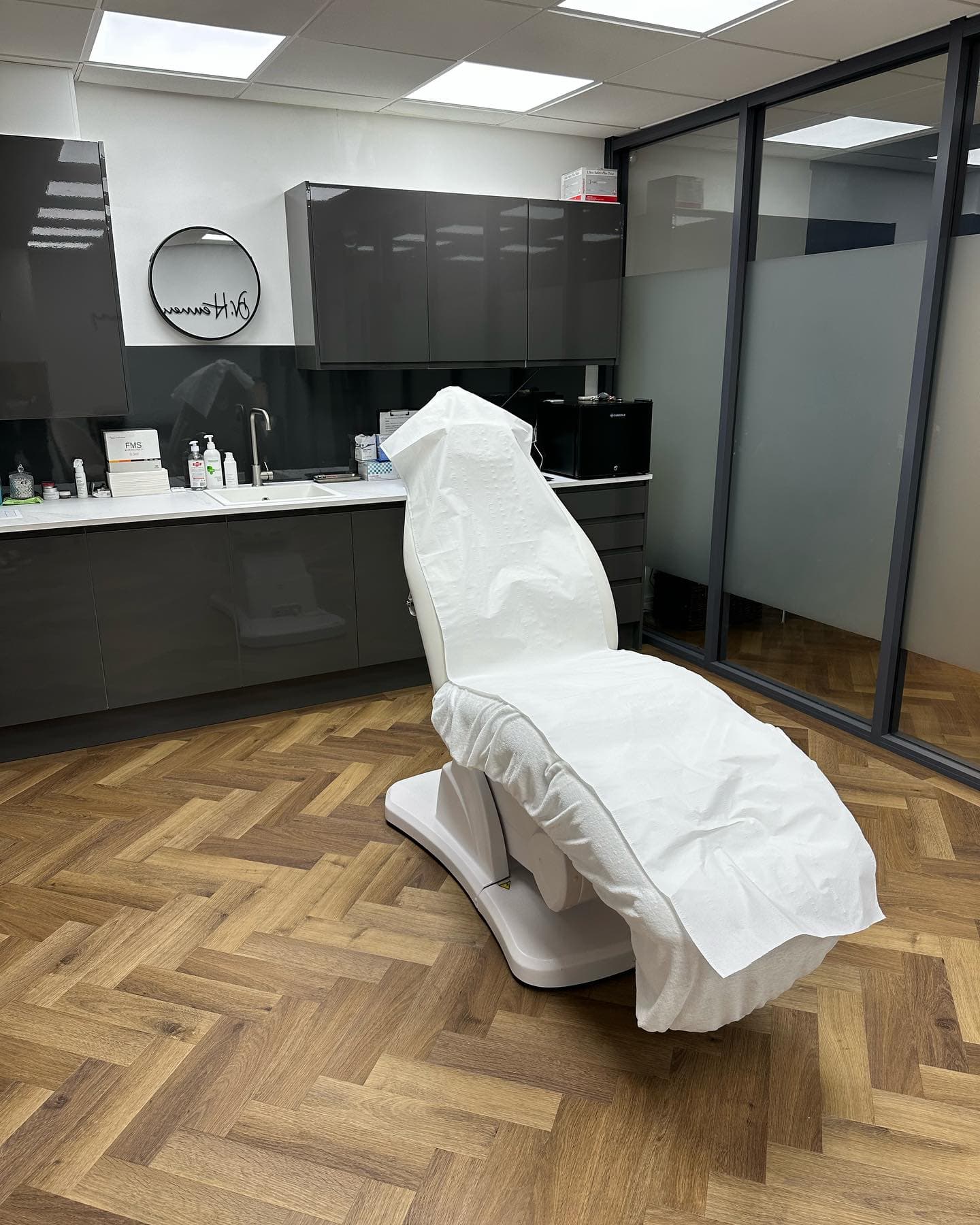 Dr Hennessy Cosmetic Clinic