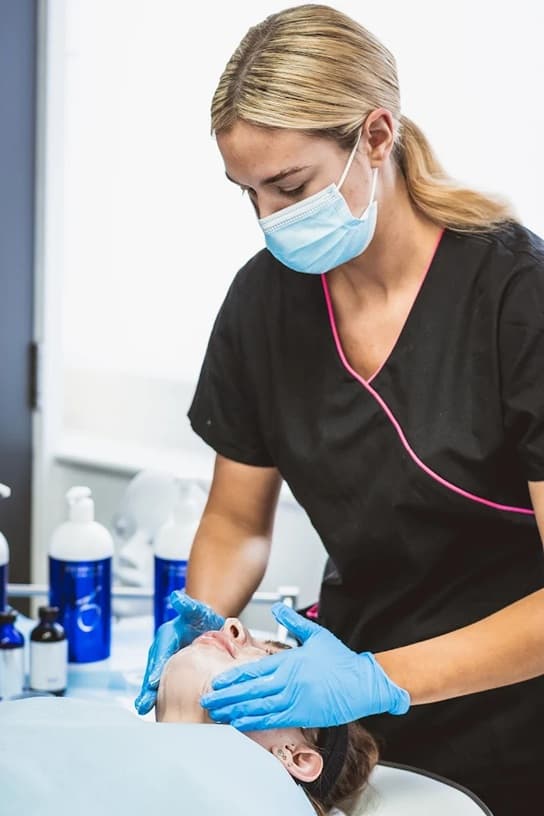 Dr Uzma Olbrich - Queensway Skin Clinic
