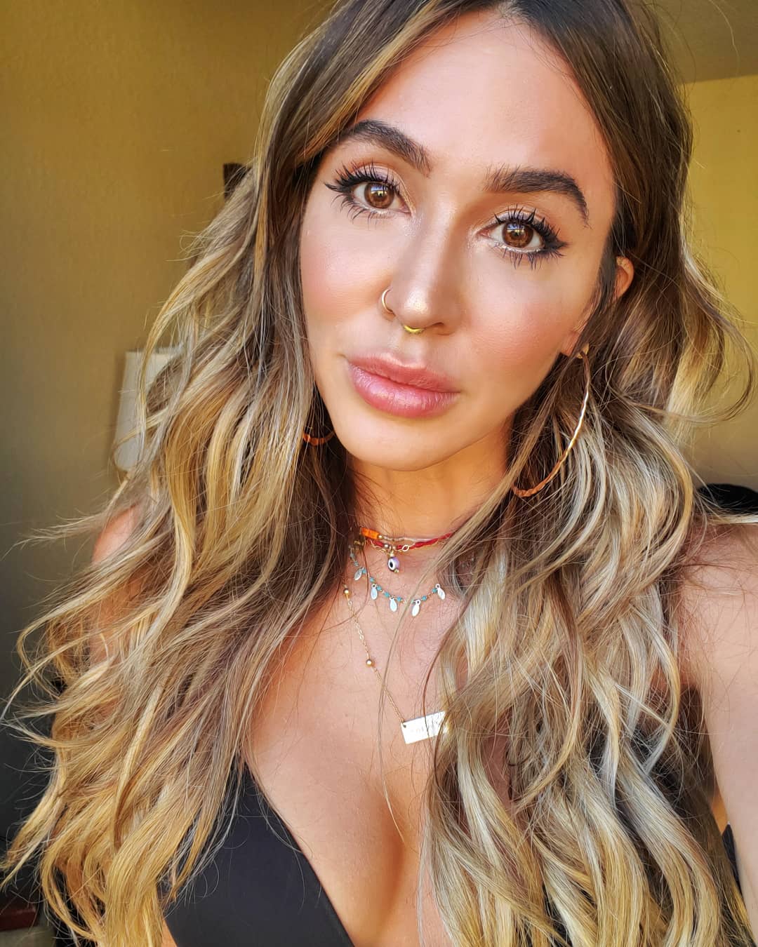 Rochelle (Roe / "GlowbyRoe")